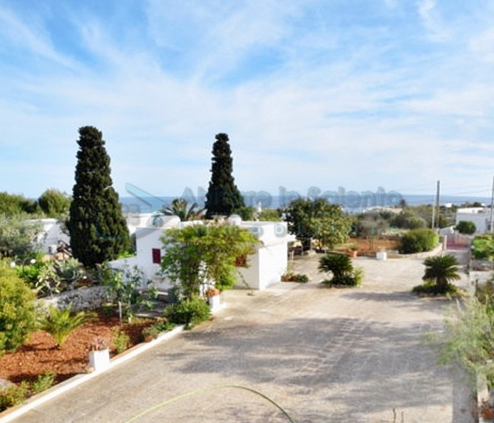 Villa with Garden and Sea View