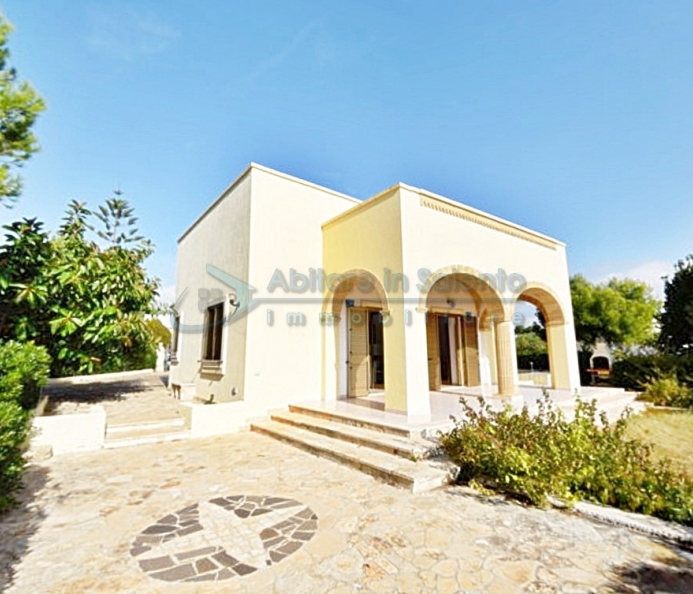 Villa with pool and seaview