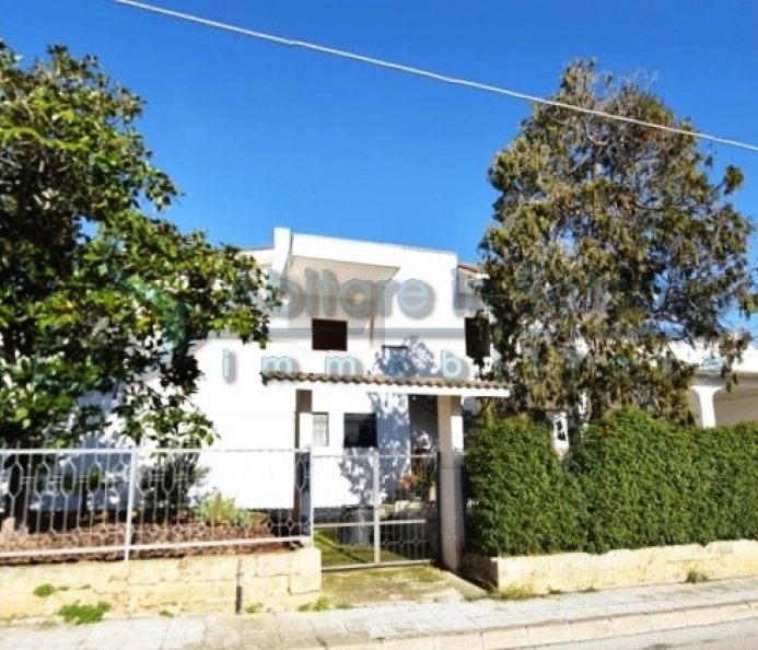 Indipendent home with garage and garden